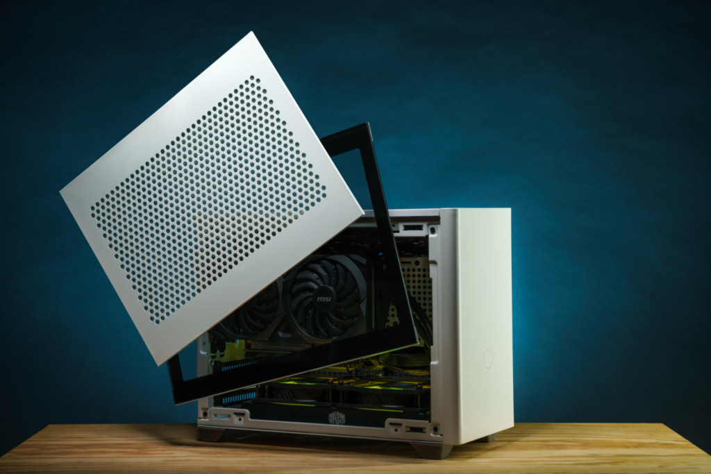 Dreamcore Fuel’s small form factor packs quite the punch with customisable side panels