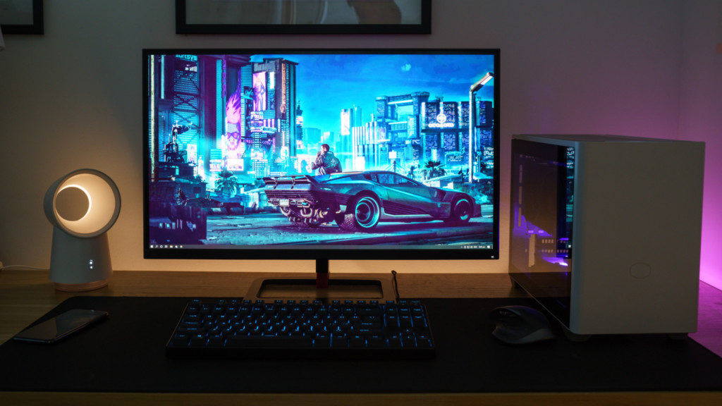 Our completed Dreamcore setup – minus the mouse and our bladeless desk fan, of course
