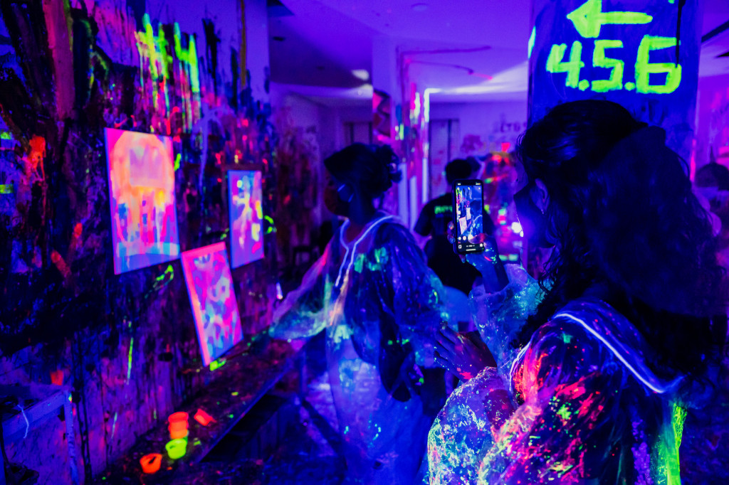 Splat Paint House UV Party: Painting In-Action