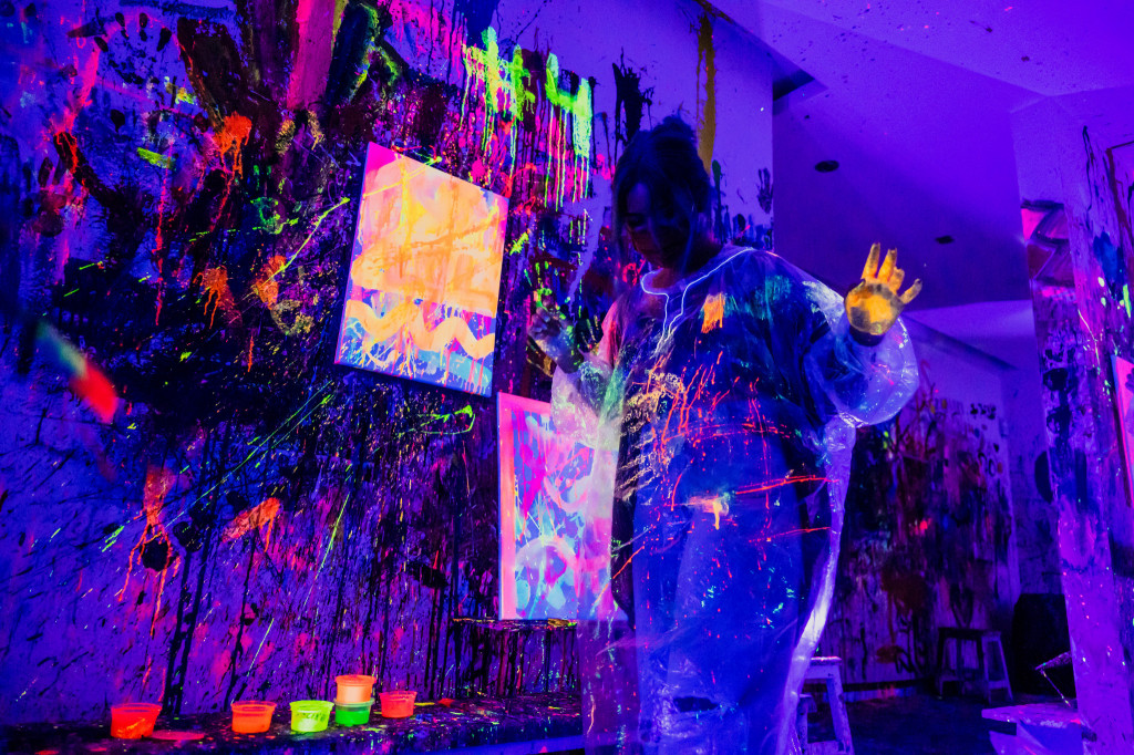 Splat Paint House UV Party: Painting 3