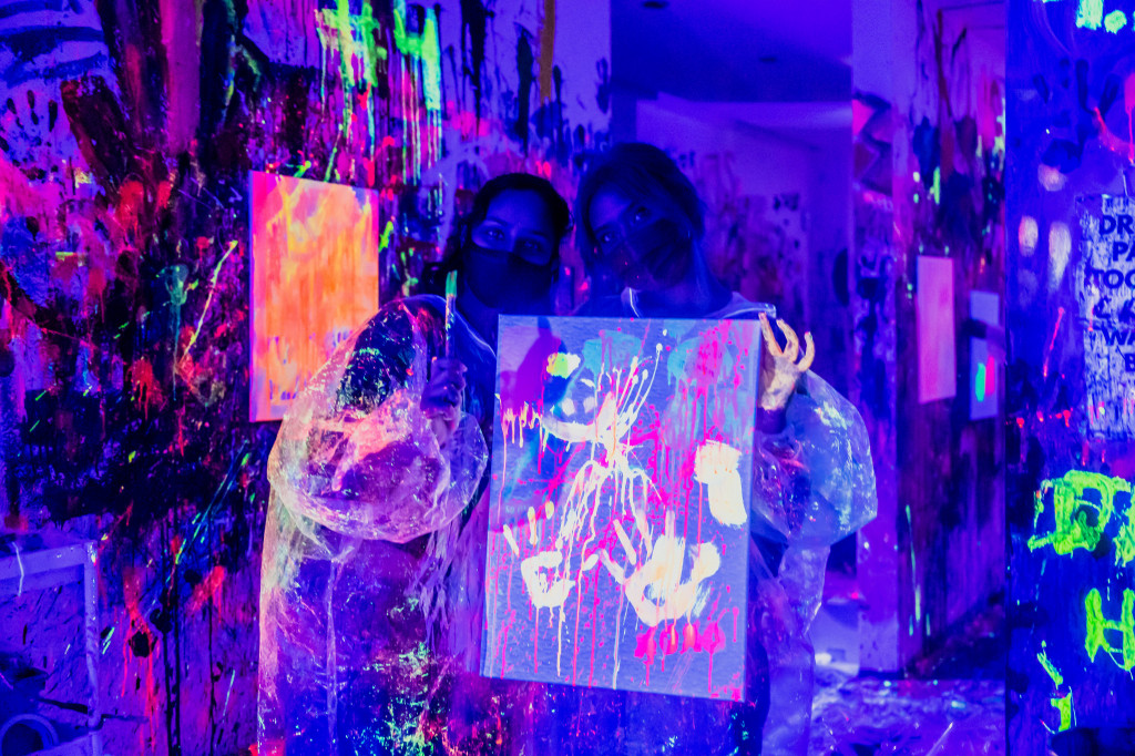 Splat Paint House UV Party: Painting 2