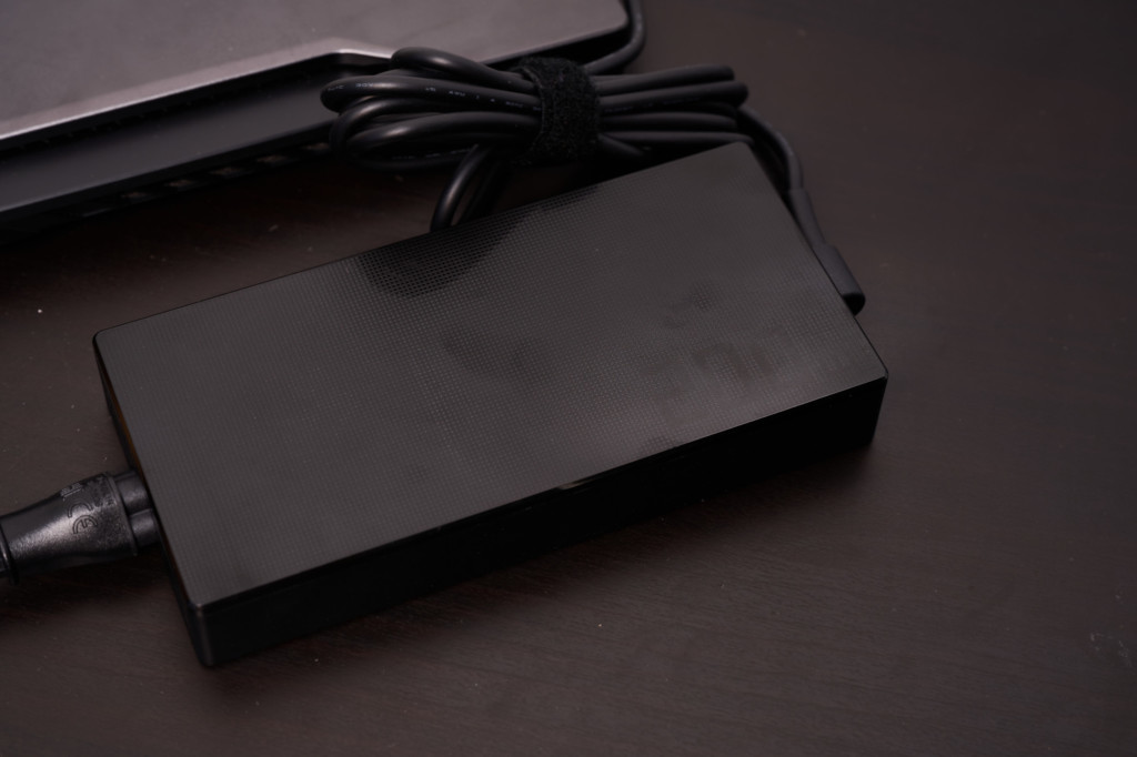 ASUS TUF Dash F15: Charger