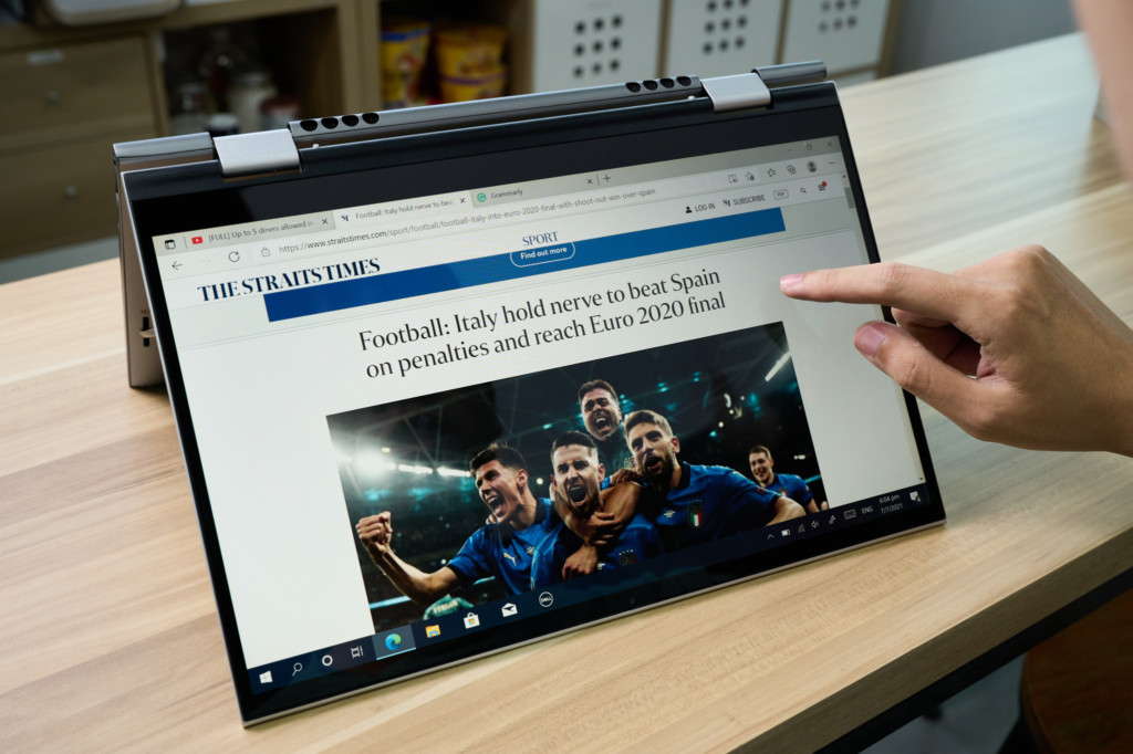 Back to School Laptop Guide: Dell Inspiron 14 2-in-1 Tablet Mode