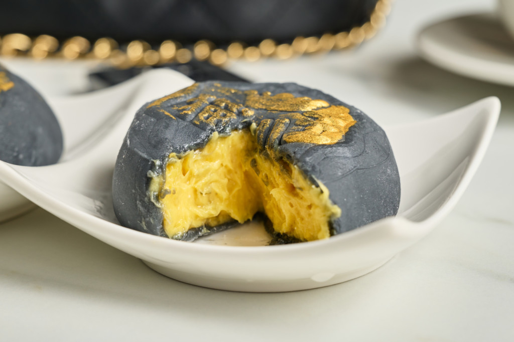 Hong Kong Bay Mooncakes: Superior Black Gold Snow Skin Musang King 2