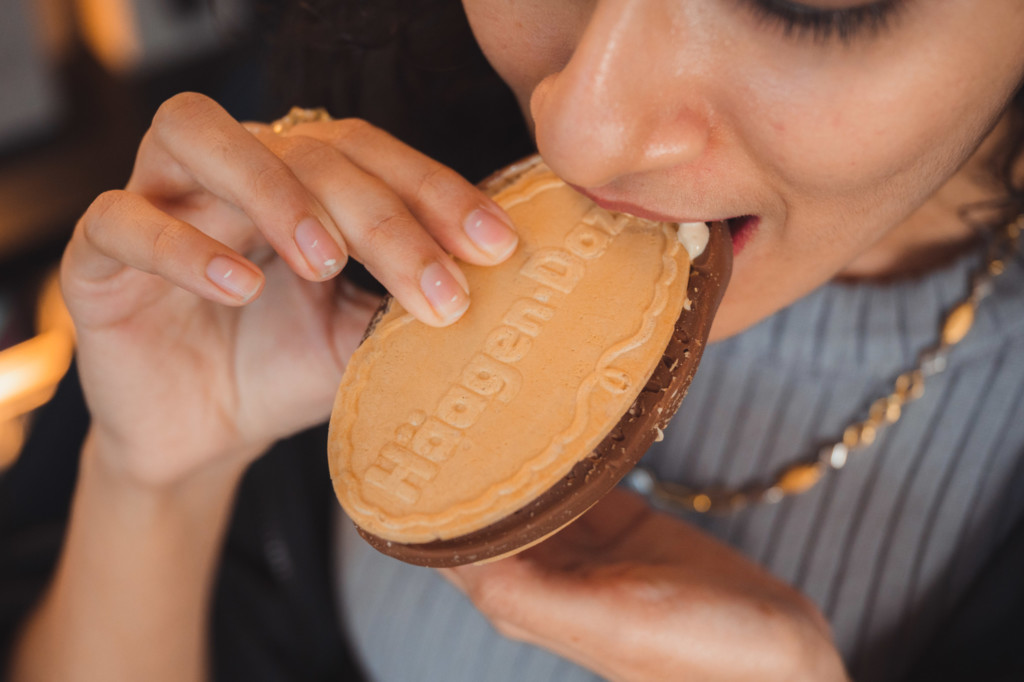 Häagen-Dazs Barista Collection: Salted Caramel Cappuccino Crispy Sandwich Bite