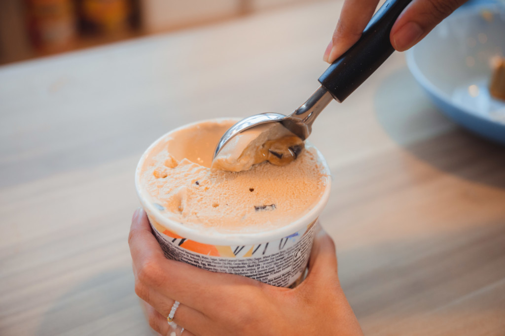 Häagen-Dazs Barista Collection: Salted Caramel Cappuccino Pint Scoop