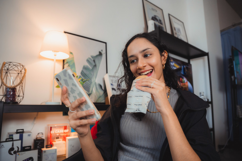 Häagen-Dazs Barista Collection: Sandwich Eating