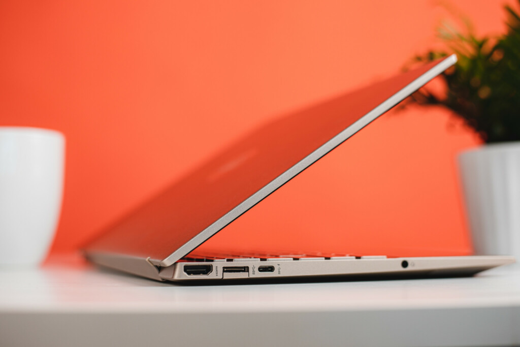 HP Pavilion Aero 13: Ports