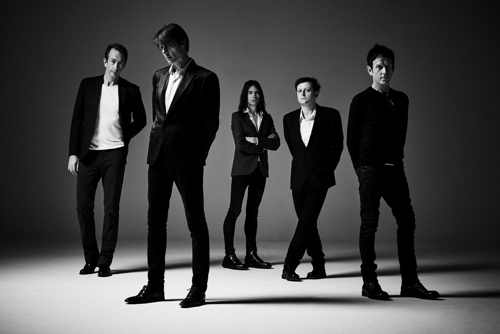 F1 Singapore GP Entertainment: Suede