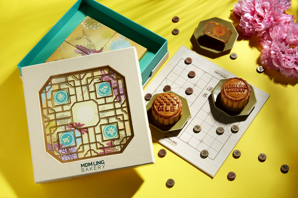 Train your mind to a game of Chinese chess while you chew on mooncakes