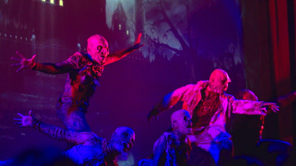 Halloween Horror Nights 10: Monsters and Manifestations Zombie Dance