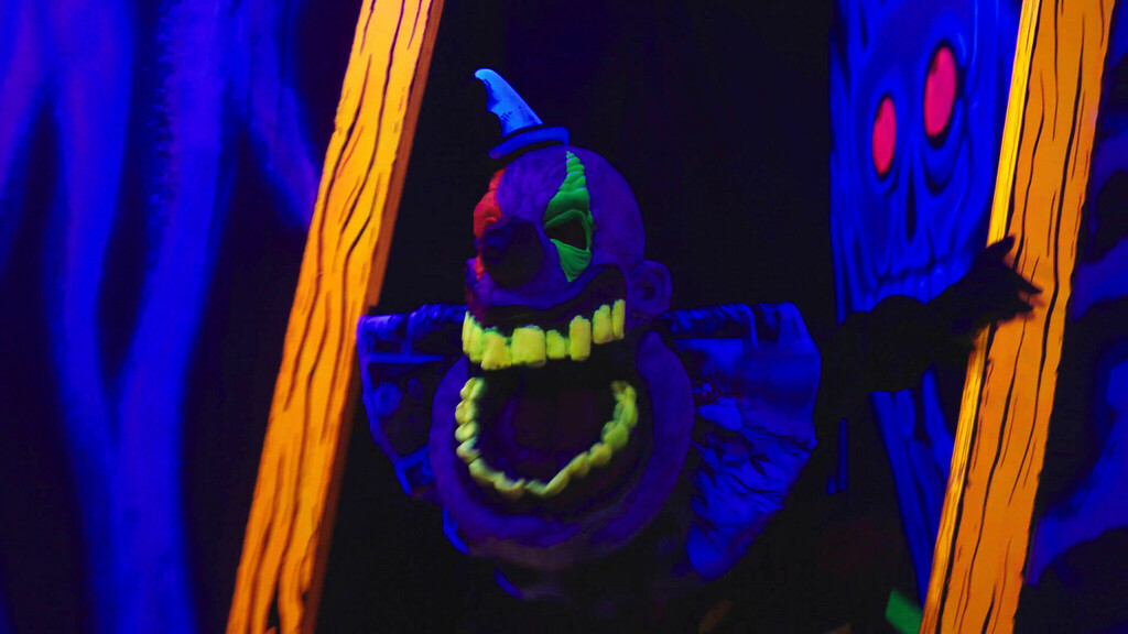 Halloween Horror Nights 10: Killustrator Clowns