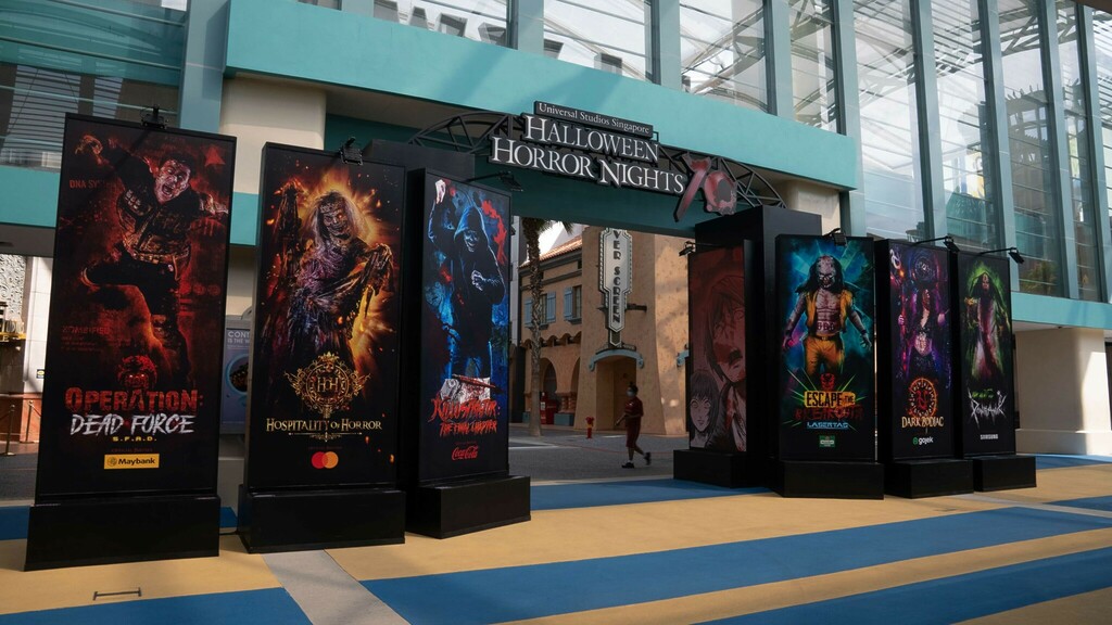 Halloween Horror Nights 10: Entrance