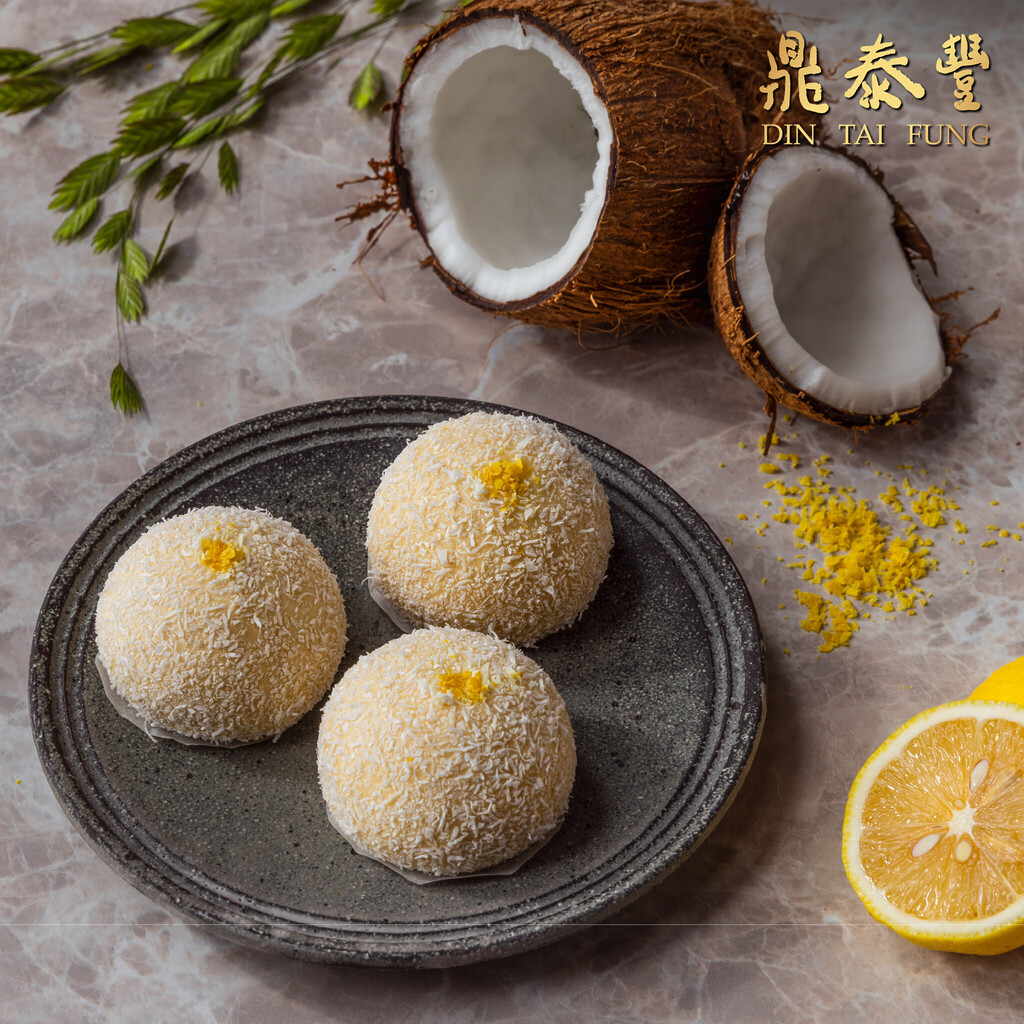 Din Tai Fung Resorts World Sentosa: Yuzu Coconut Buns