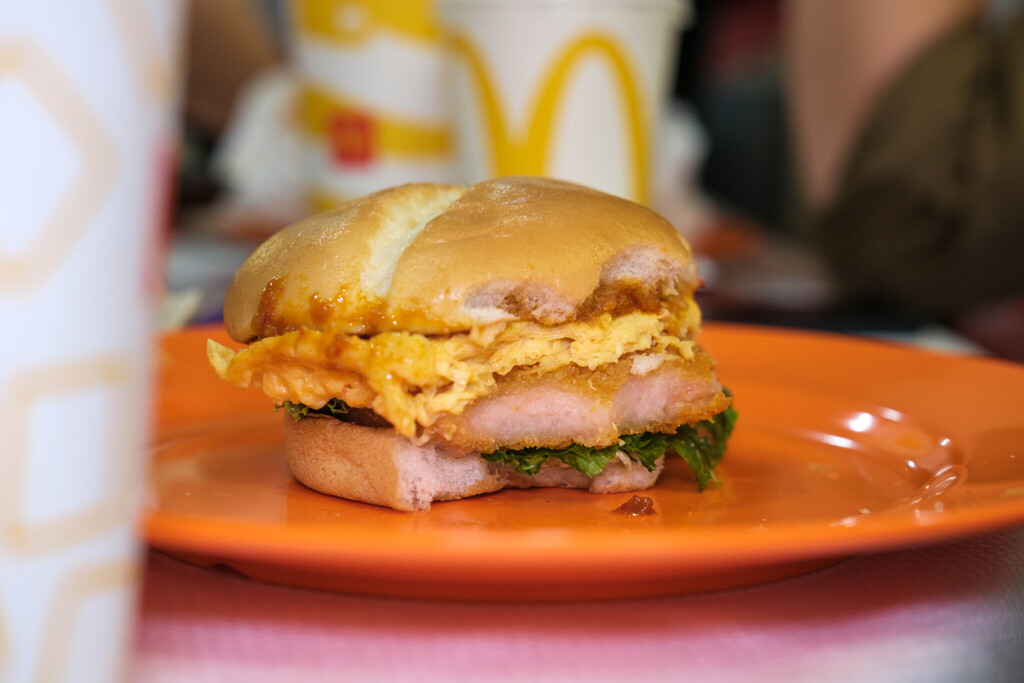 McDonalds Chilli Crab Sauce Burgers: Chilli Crab Sauce Prawn Burger