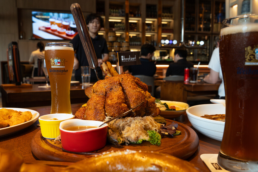 Brotzeit New Menu Knusprige Schweinshaxn