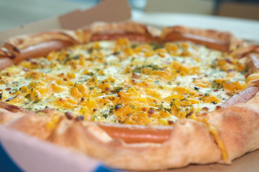 Domino’s Mac & Cheesy Pizza: Original Mac & Cheesy Pizza