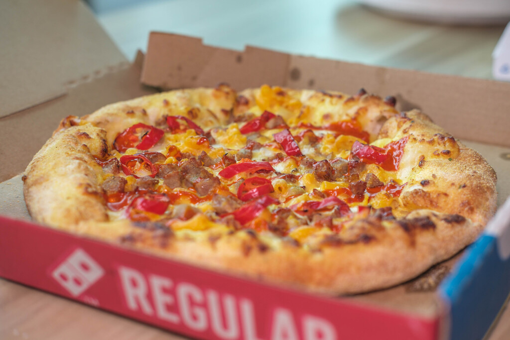 Domino’s Mac & Cheesy Pizza: Spicy Beef Mac & Cheesy Pizza