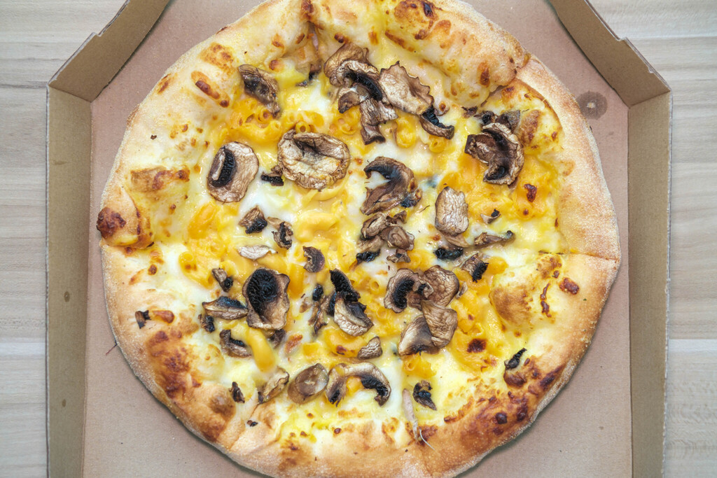 Domino’s Mac & Cheesy Pizza: Mushroom Mac & Cheesy Pizza