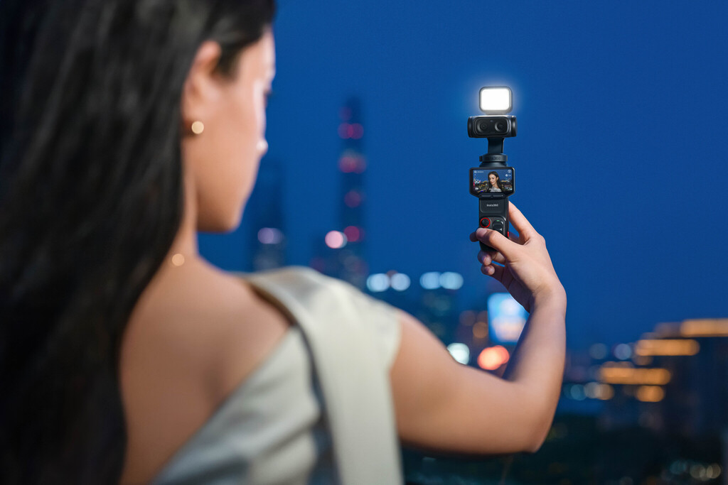 Insta360 Luna Ultra in use with portable flash light on