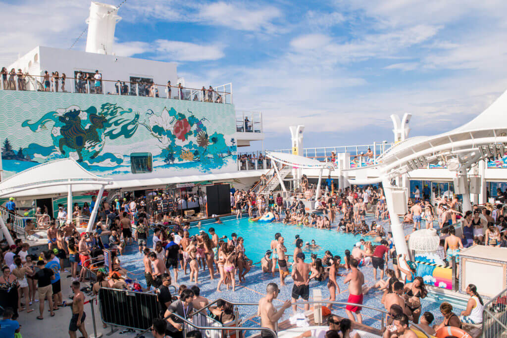 ITS 2018: Main Pool Deck