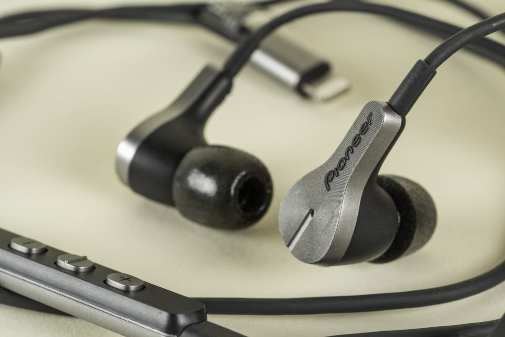 Pioneer Rayz Plus - close-up shot