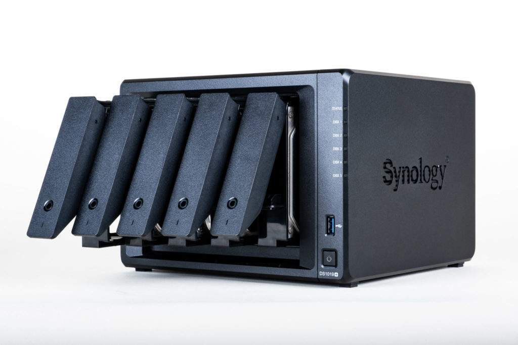 Synology DiskStation DS1019+ Review - Diskstation opened 1