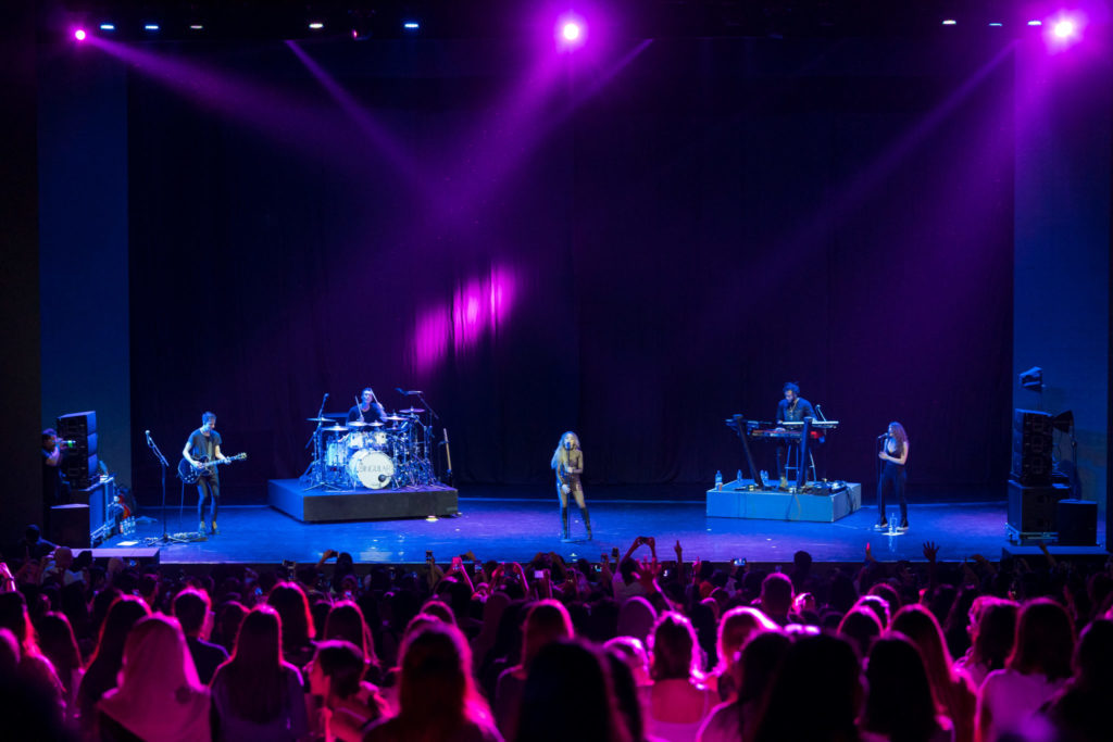 Sabrina Carpenter Review - live still_1