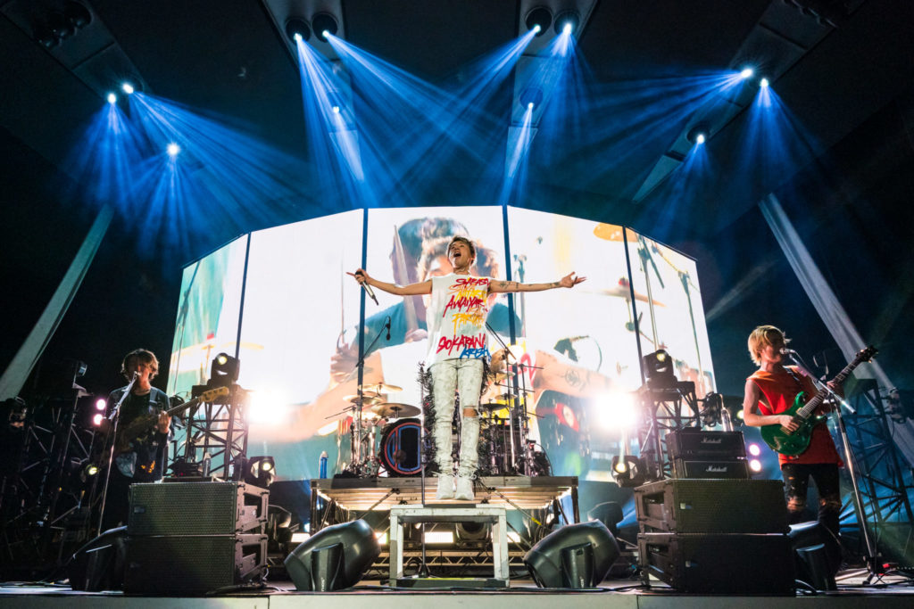 ONE OK ROCK takes the stage as a special guset