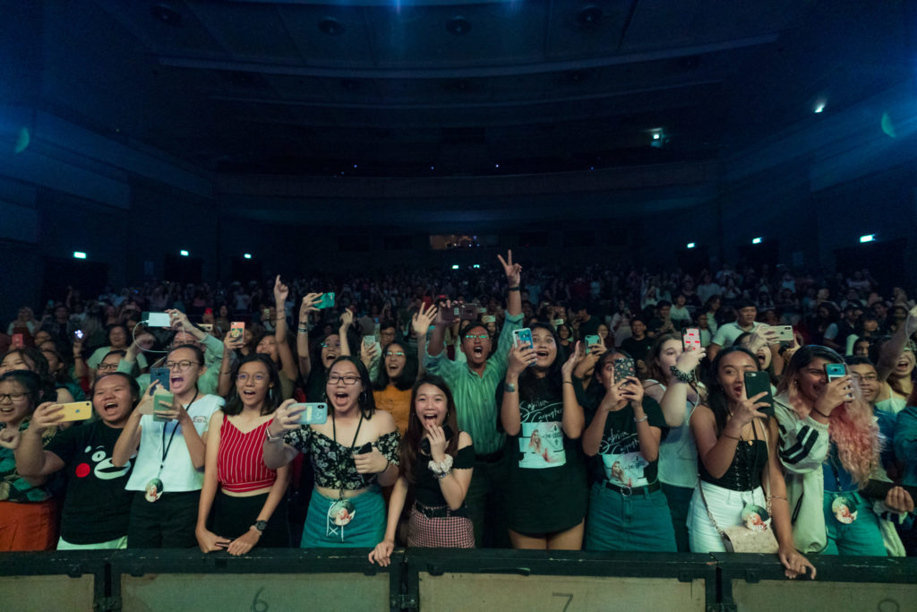 Sabrina Carpenter Review - live still_2