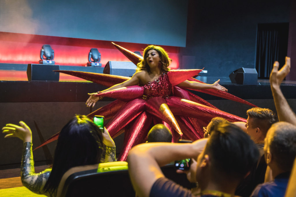 Shangela review - set photo_3