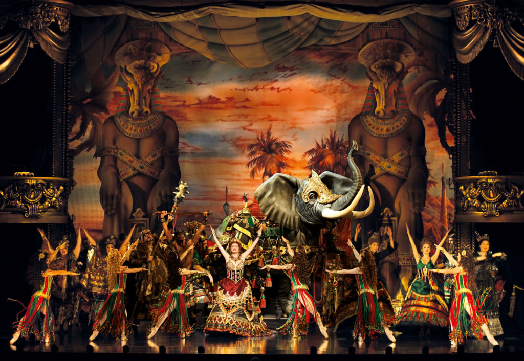phantom of the opera review - feature pic
