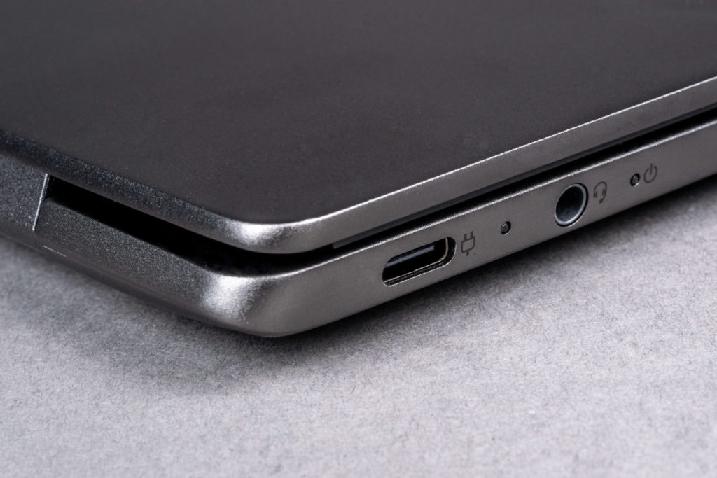 Lenovo Yoga S730 Ports