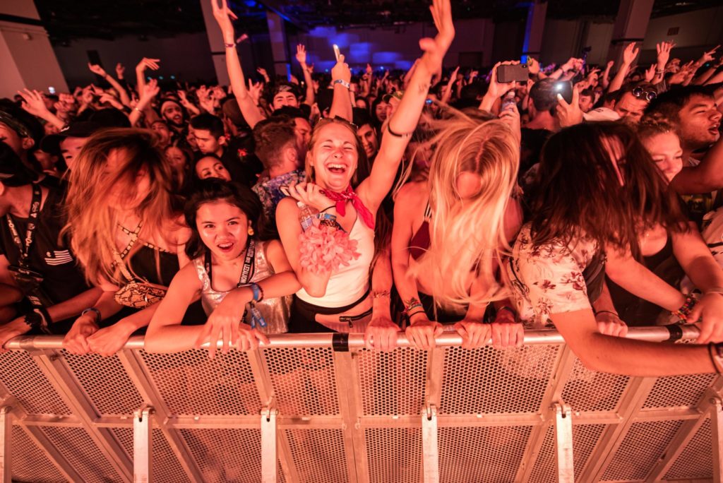 Ultra 2019: Front Row Crowd