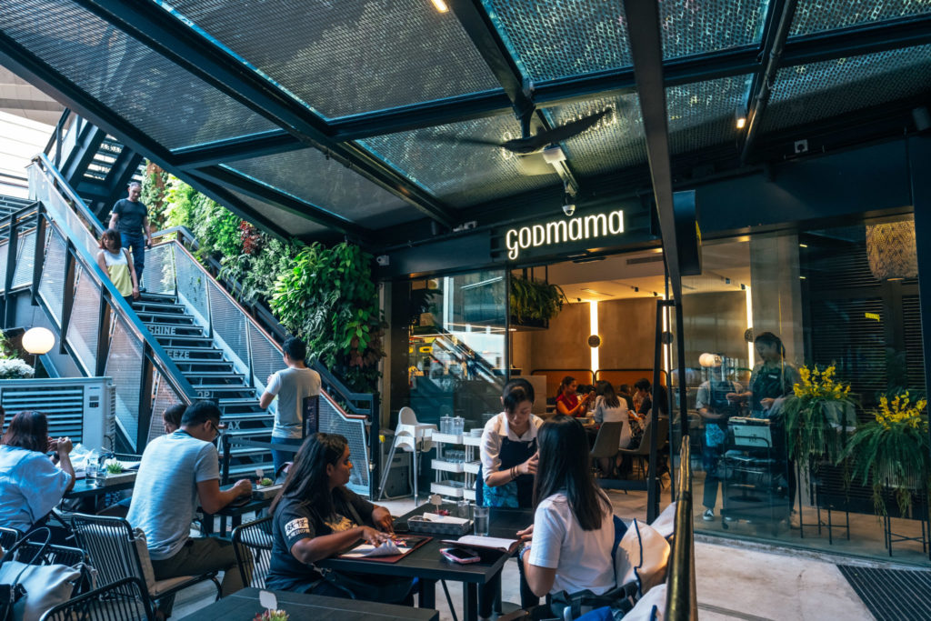 Godmama: Exterior