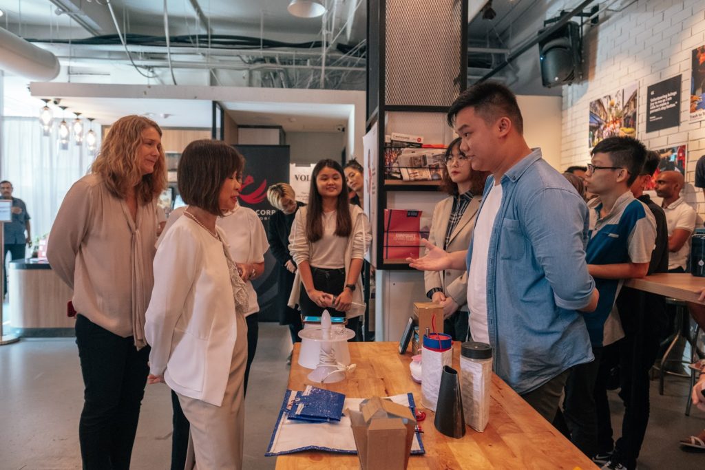 IKEA YDA - minister having a look at students' designs
