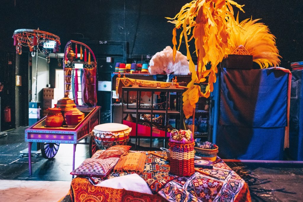 Aladdin BTS - Set props