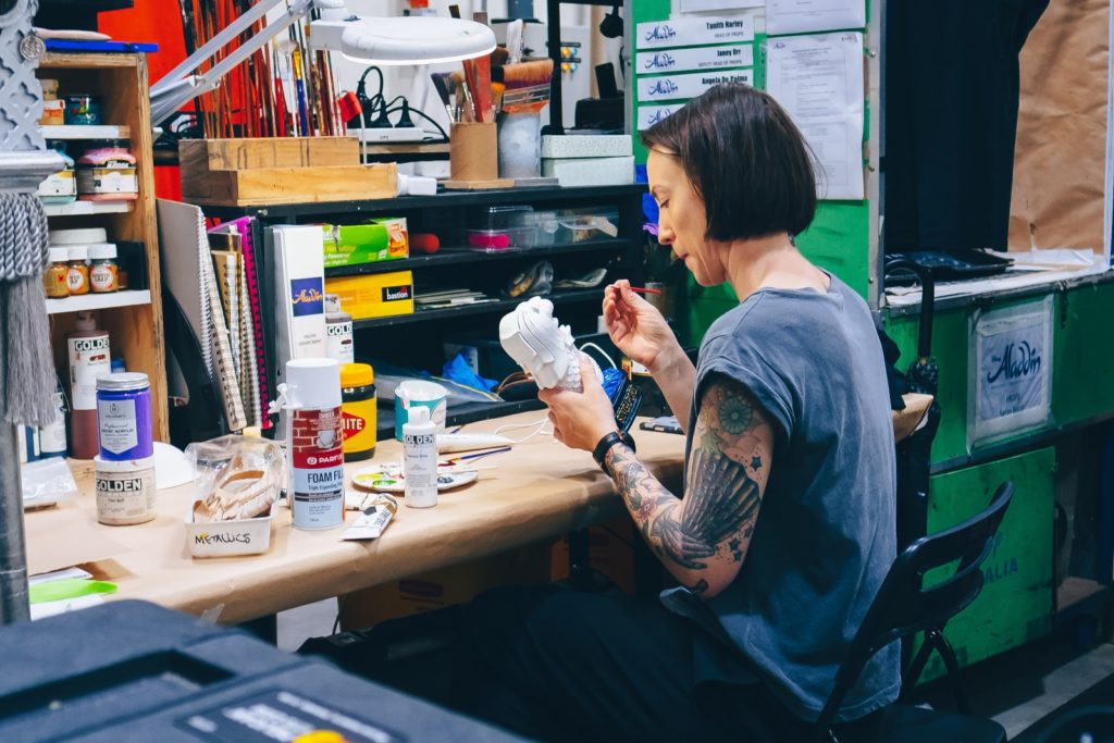 Aladdin BTS - Merlion figure-crafting