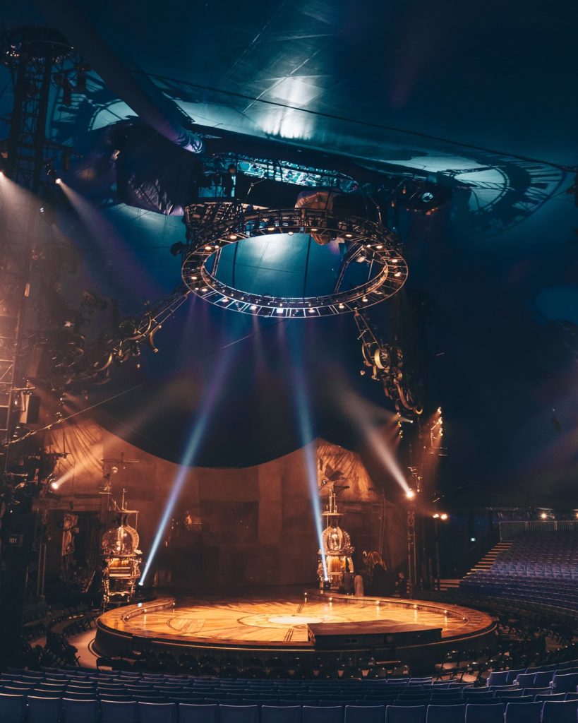 KURIOS - interior and stage