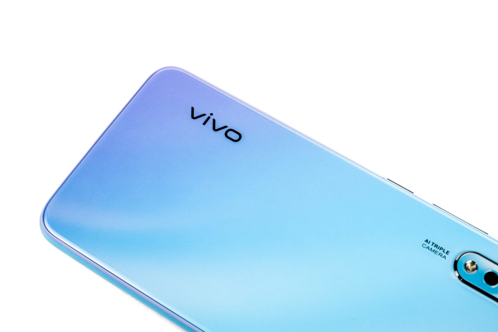 Vivo S1: Fingerprint Magnet