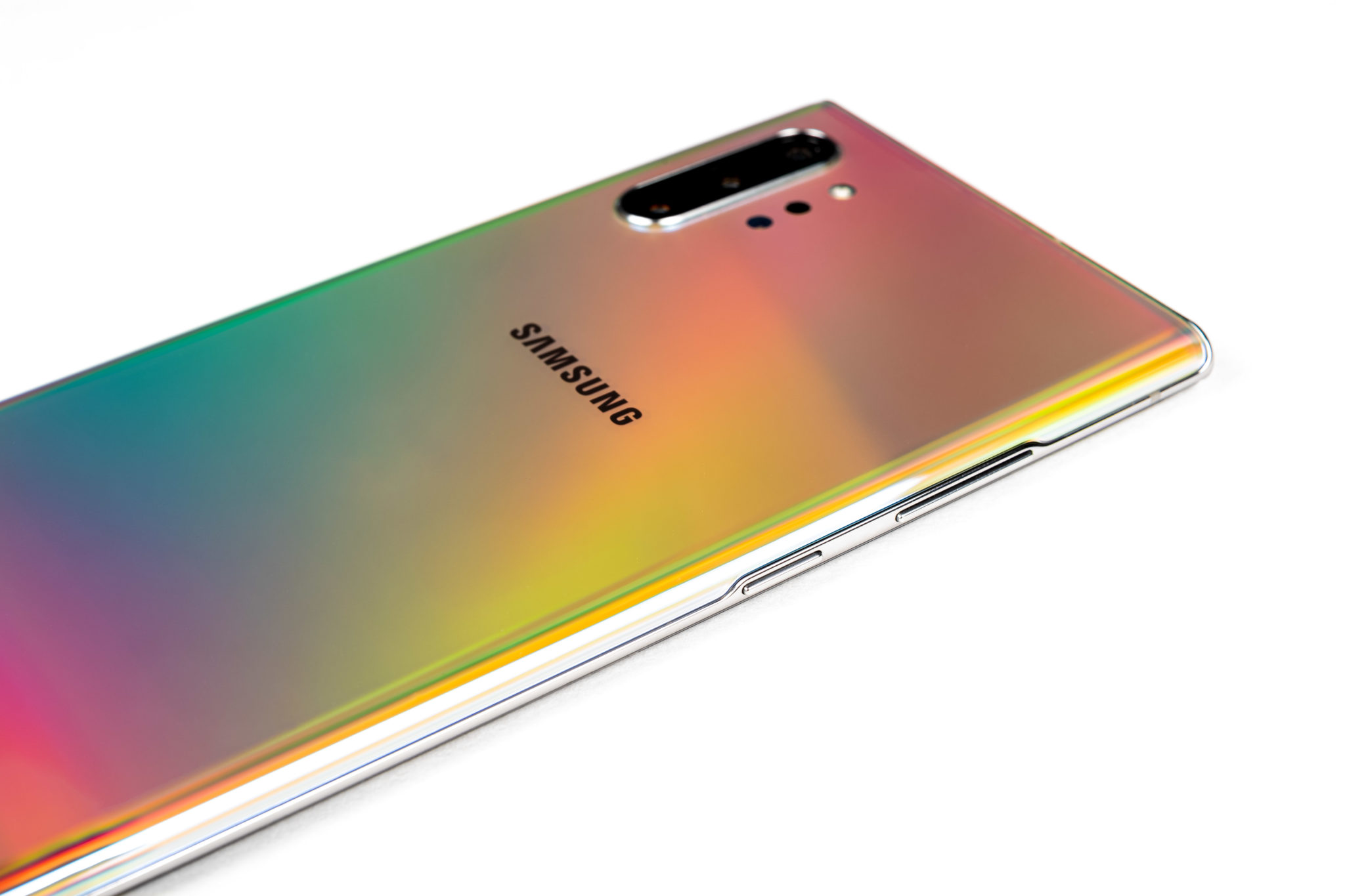 The iridescent gold-and-pink gradient back of the Galaxy Note 10+