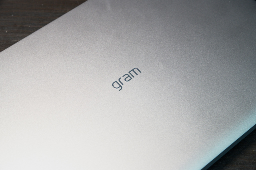 LG gram 14: Build