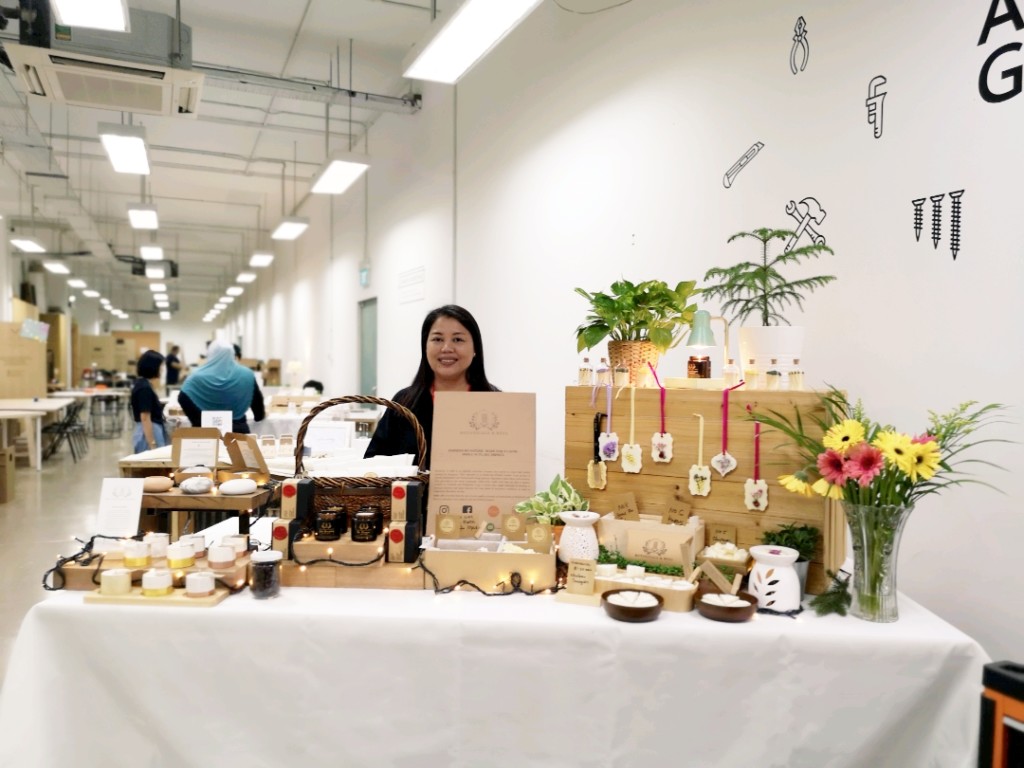 Carousell Gift from Selling: Lynne from @botanicalsandbees