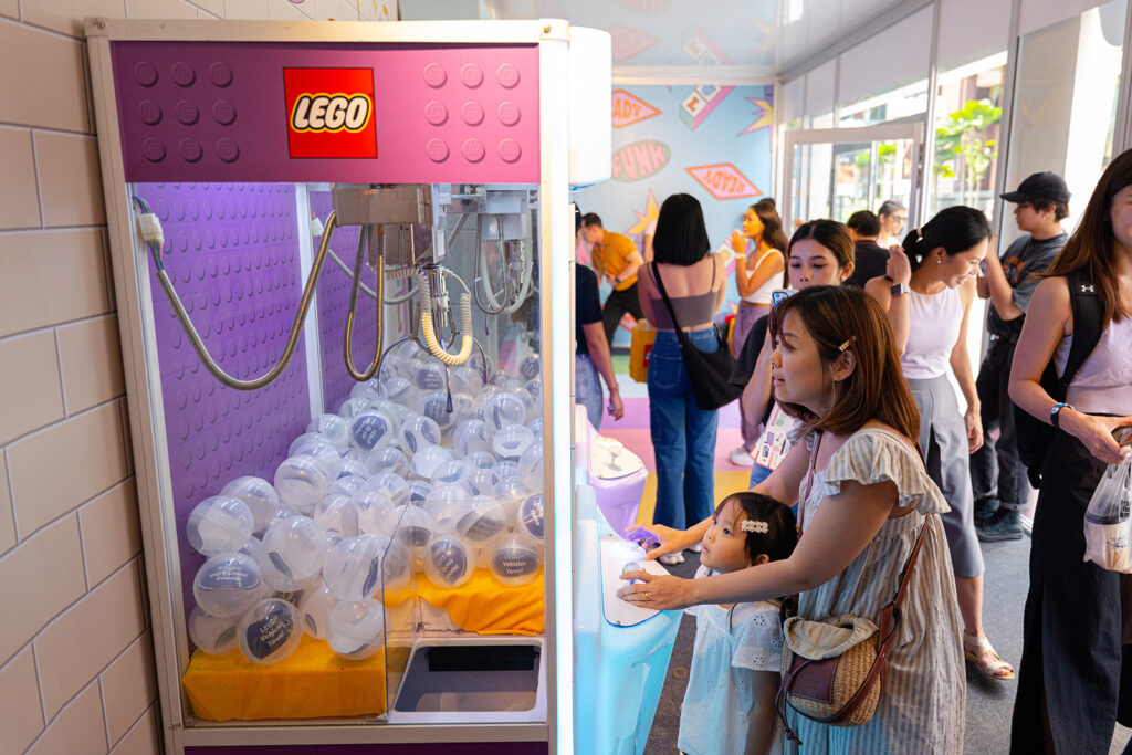 LEGO BTS Dynamite Experience: Claw Machine