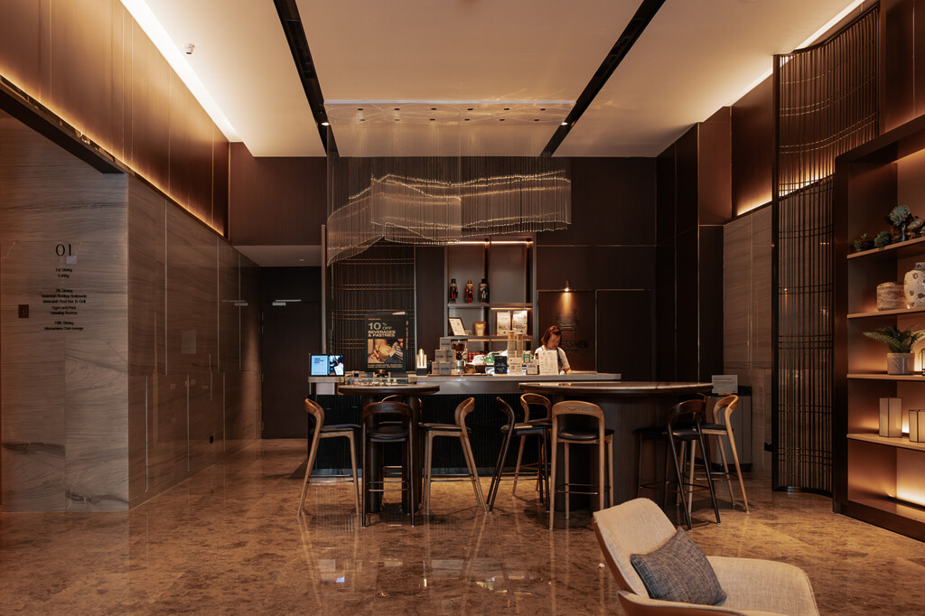  Momentus Alexandra Hotel: The DANAMIC Stay Review: Lobby