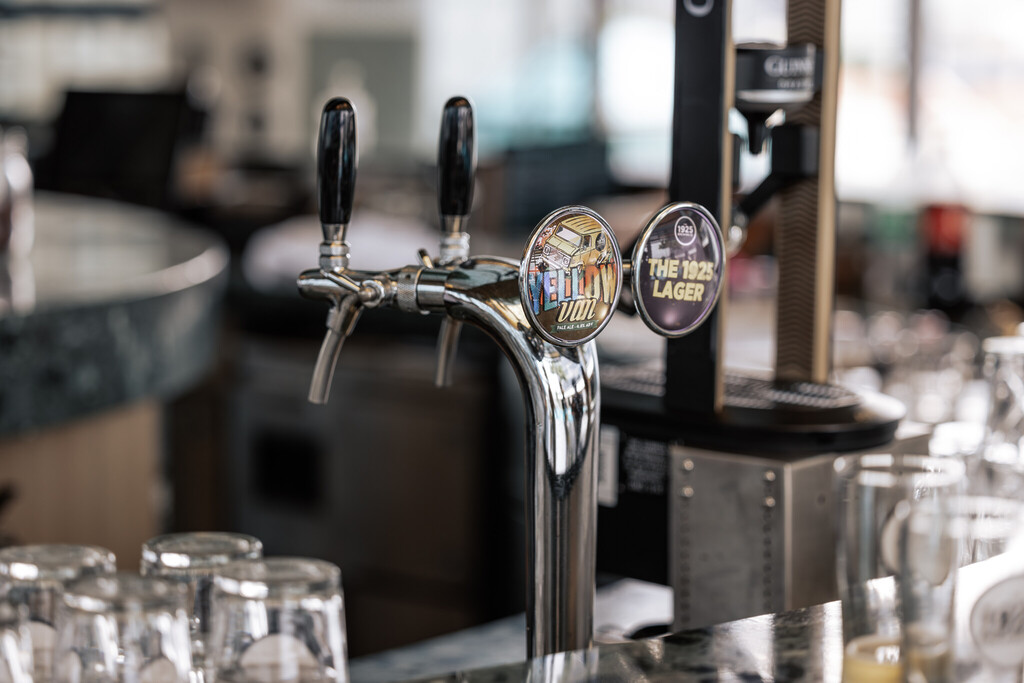 Momentus Alexandra Hotel: The DANAMIC Stay Review: Verandah Pool Bar & Grill