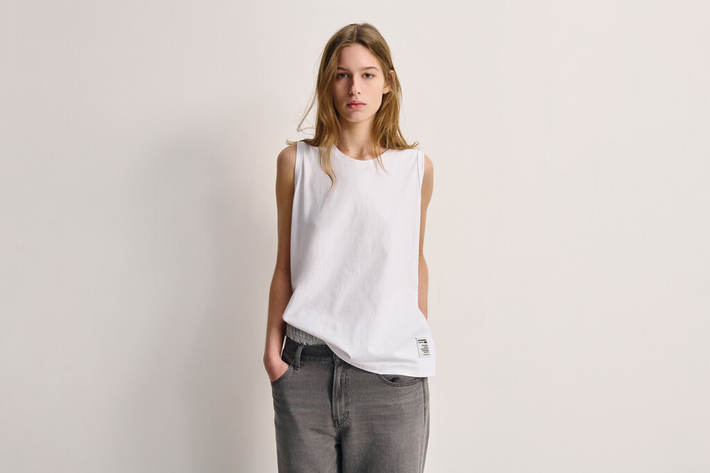 UNIQLO x ANYA HINDMARCH Summer 2025: T3SLEEVELESS
