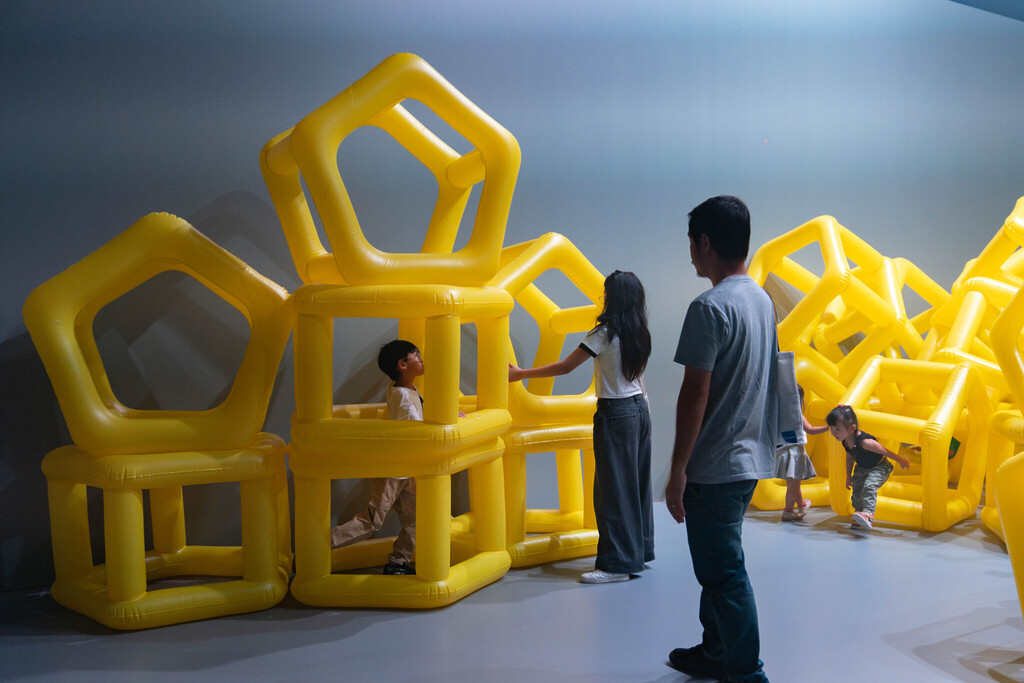 Balloon Museum Pop Air – Art Is Inflatable Crazy Love for Polygons by Cyril Lancelin