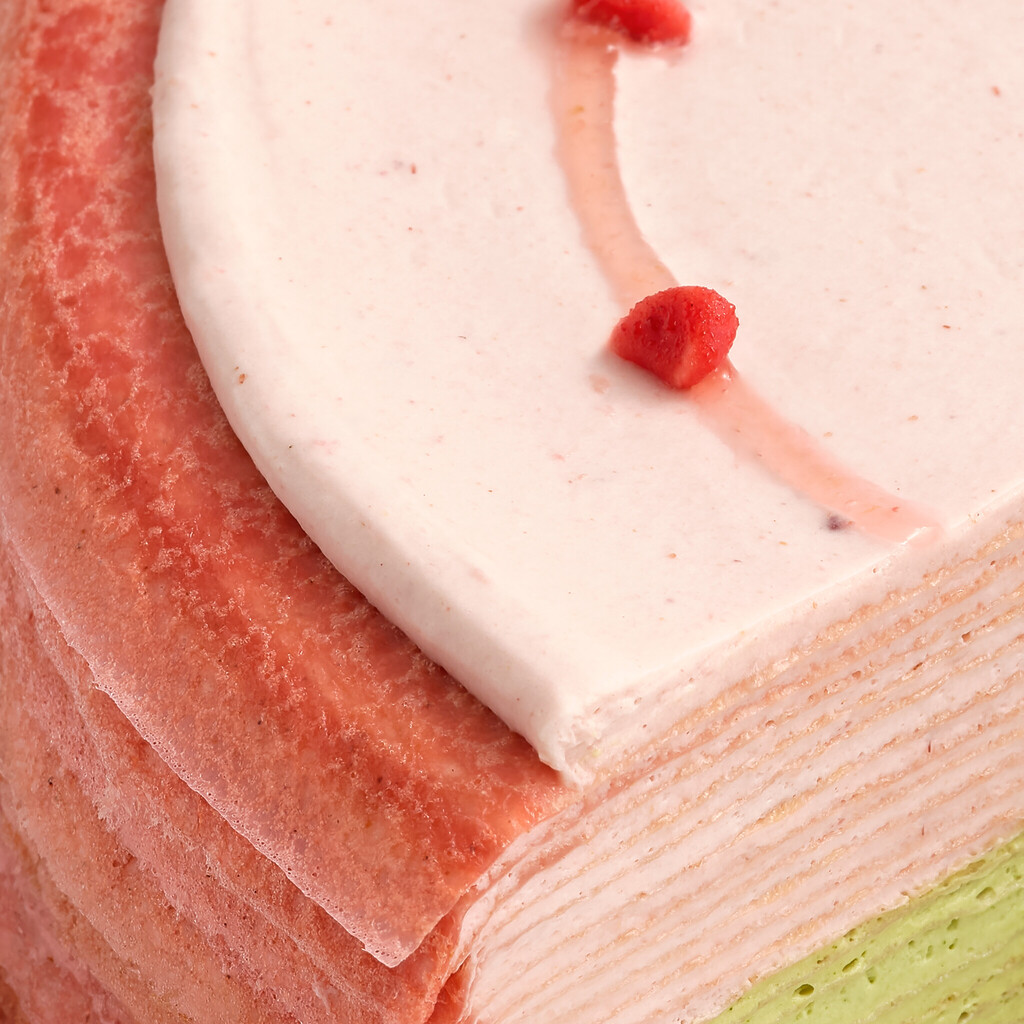 Lady M Strawberry Matcha Mille Crêpes: Topping