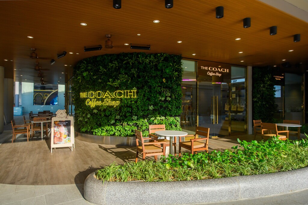 The Coach Coffee Shop: Alfresco
